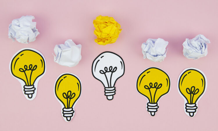 minimalist-drawings-light-bulbs-paper